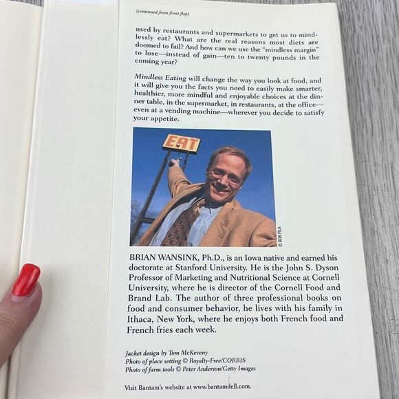 Mindless Eating: Why We Eat More Than We Think by Brian Wansink - Picture 4 of 6